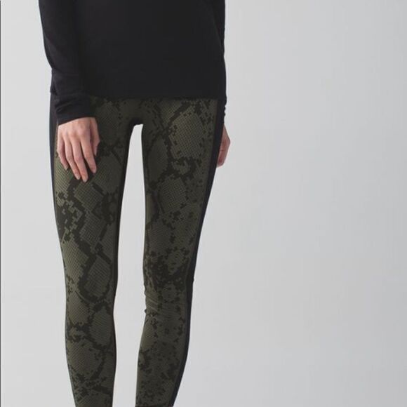 Lululemon snake printed leggings - Picture 1 of 12